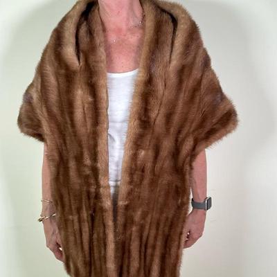 Genuine Mink Shawl/Stole | Vintage (mid 20th c.) genuine mink fur fashion shawl/stole to be worn as a shrug.
