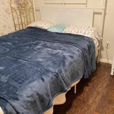 Sale Photo Thumbnail #182: Metal Bed