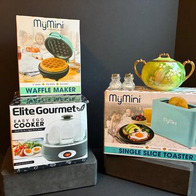Mini Kitchen Appliances, Sugar Bowl, Salt/Pepper Shakers