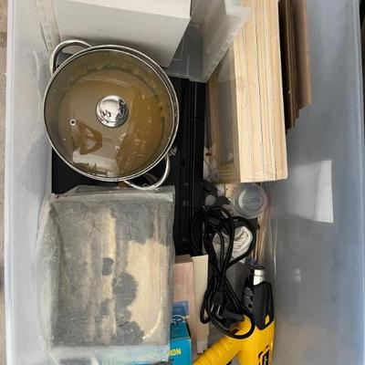 More encaustic supplies included in price, container, too.