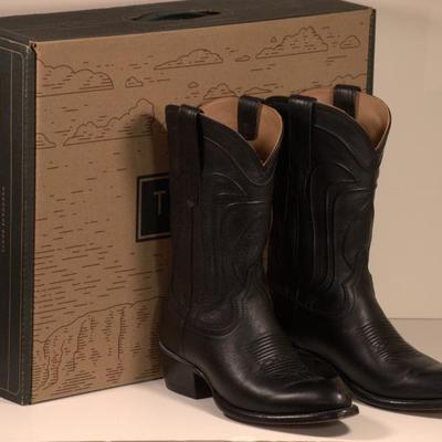 Sale Photo Thumbnail #17: Tecova Women's boots, size 8, barely worn $150 firm