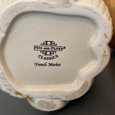 Bottom of. celery vase