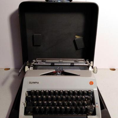 Olympia Electric Typewriter w/Case 