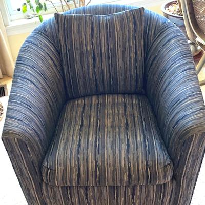 Plush Barrel Chair On Wheels (2)