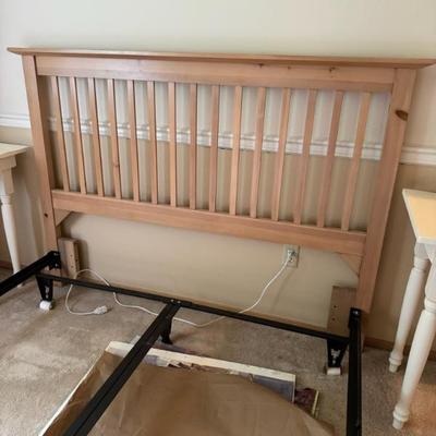 Sale Photo Thumbnail #17: Headboard & bedframe