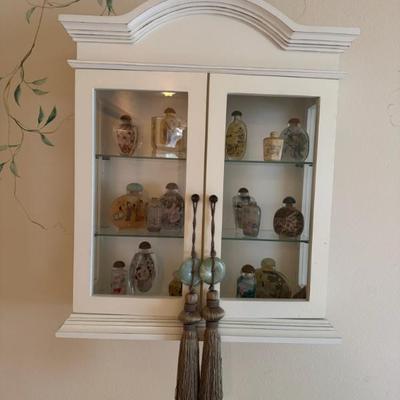 Sale Photo Thumbnail #21: Display cabinet