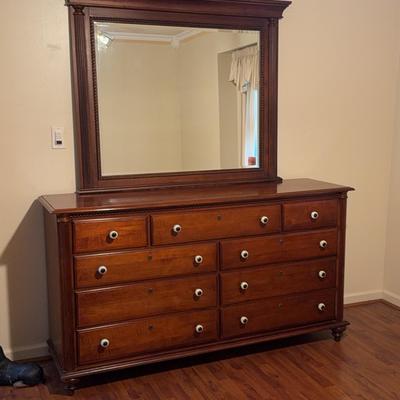 Dresser And Chest Of Drawers 