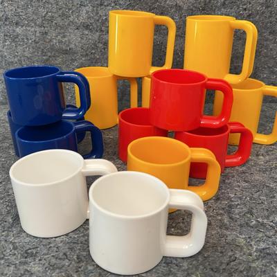Vintage Ingrid Stacking Mugs – Set of 14 Colorful Plastic Mugs | Red, Yellow, Blue & White

