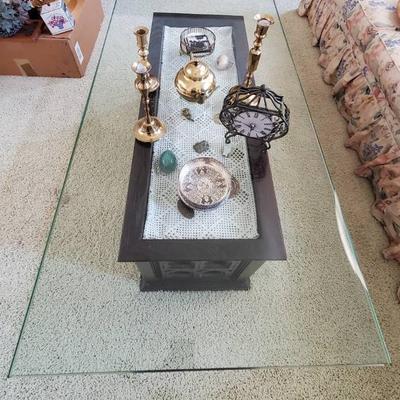 Hu151 glass top coffee table candlesticks, clock