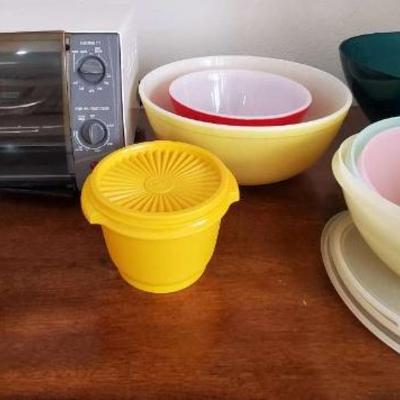 Hu179 pyrex bowls tupperware, toaster oven