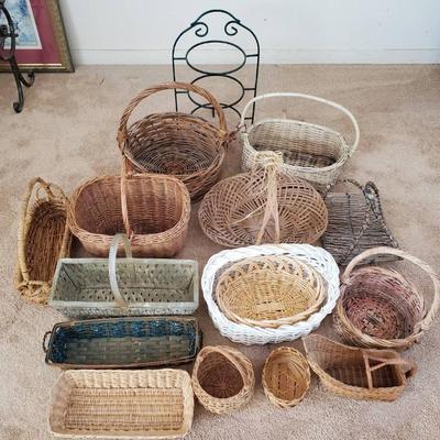 Hu182 mystery lot baskets 1