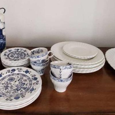 Hu162 plates cups, saucers, platter, serving bowl, carafe
