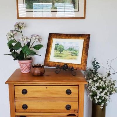 Hu184 wooden chest paintings, vases