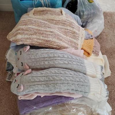 Hu197 scarves and women s clothing mystery lot
