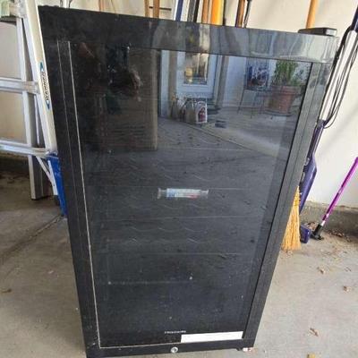 Hu127v frigidaire wine cooler
