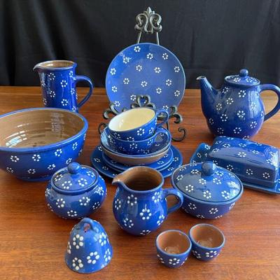 Hu116 blue pottery set