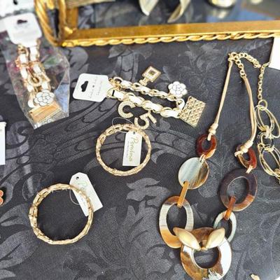 Sale Photo Thumbnail #302