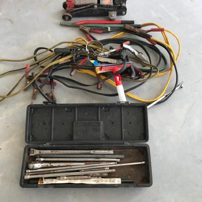 Automotive Lot Including Hydraulic Jack