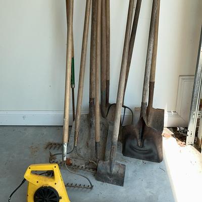 Garden Lot Including Shovels, Rakes And Leaf Blower