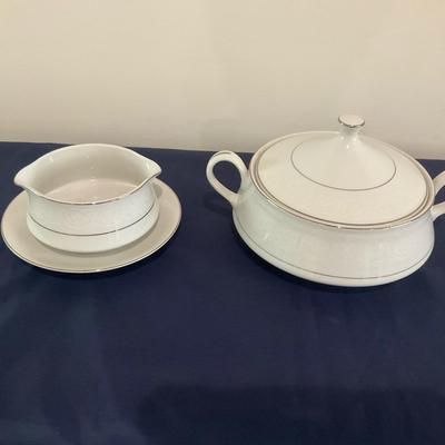 Southwicke Casserole And Gravy Boat