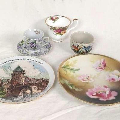 Assorted Vintage Printed Porcelain & Chinaware 