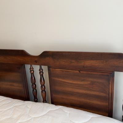 Broyhill Premier Full Size Bed