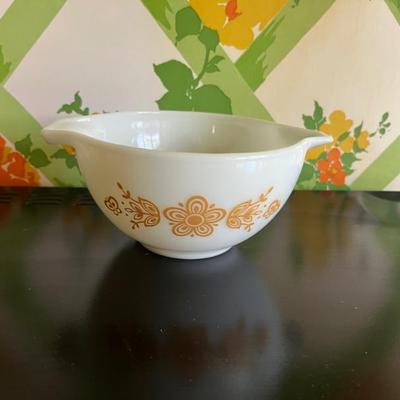 Vintage Pyrex Bowl 1/2 PT Butterfly Gold