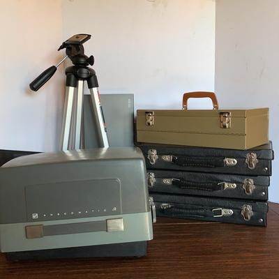 GAF  ANSCOMATIC Vintage Slide Projector, Slide Cases And Tripod
