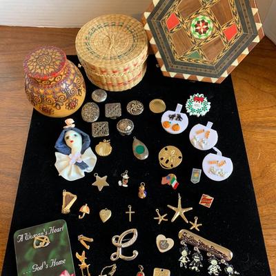 Costume Jewelry, 10 Karat Gold Tiny Pin, Charms, Pendants Earrings