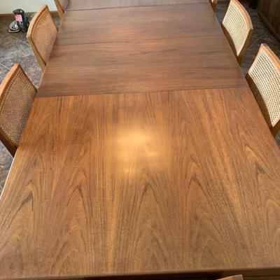 Mozambique Wood Dining Room Table With Eight Chairs With Table Linen