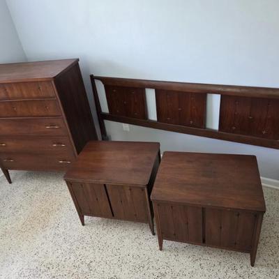 Modernage King size headboard, chest of drawers & 2 nightstands