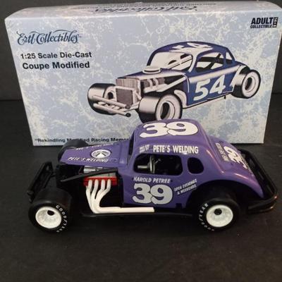 1:25 Metal Ertl Dirt Track Classics Racecars #39 Harold Petree - In Box