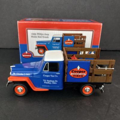 1:25 Metal Liberty Classics Cooper Tires 1953 Jeep Willys Stake Bed Truck Locking Coin Bank - In Original Box