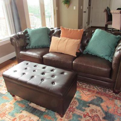Sale Photo Thumbnail #2: Nice leather couch