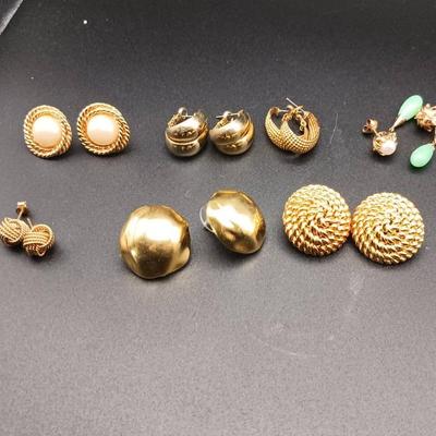 (7) Pairs of Gold Tone Costume Jewelry Earnings