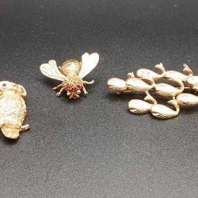 (3) Animal Jewelry featuring Owl, Bee & School of Fish Pins