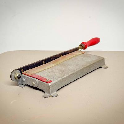 (1) Vintage Simplex Paper Cutter – Germany