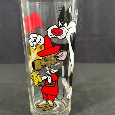 Very Rare 1976 Warner Bros. Collector Series Glass with Extremely Rare Slopoke Rodriguez and others 