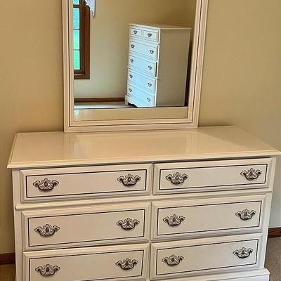 Cream Dresser With Mirror