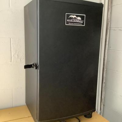 Sale Photo Thumbnail #336: $75 Masterbuilt Electric Smoker 