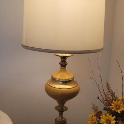 Sale Photo Thumbnail #15: Vintage Table Lamp