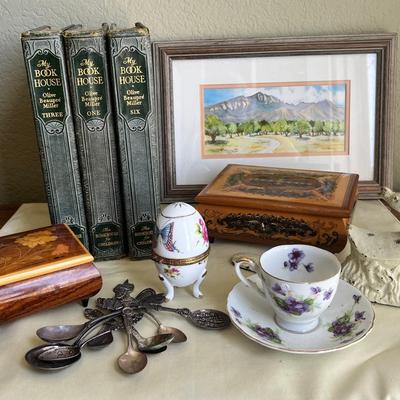 Music Box . Teacup . Vintage Books