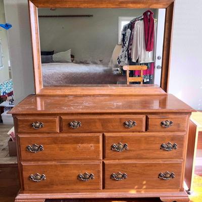 Ethan Allen 7-Drawer Chest With Detachable Mirror