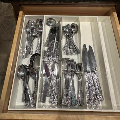 Reed and Barton Queen’s Garden Flatware Set
