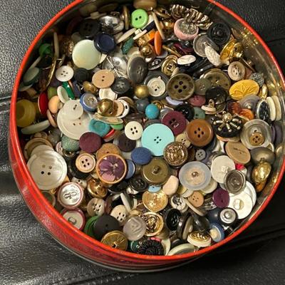Collection of Assorted Vintage Buttons 