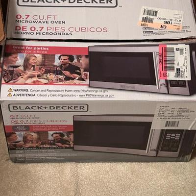 New in Box Black & Decker Microwave 