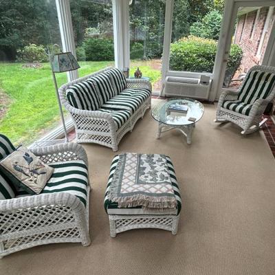 Gorgeous Wicker Patio Set 