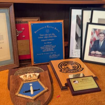 Government Officials Signed Photographs & Commemorative Plaques 