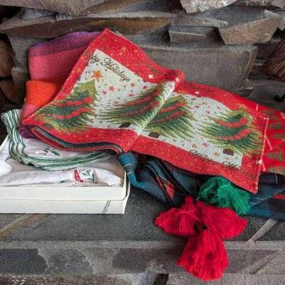 Christmas Table Runners, Tablecloth And Napkins 