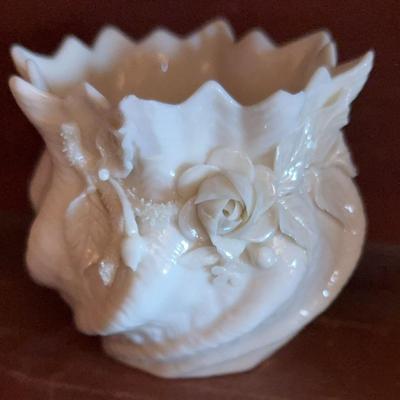 Small Irish Belleek Neptune Shell Swirl Shamrock Vase?